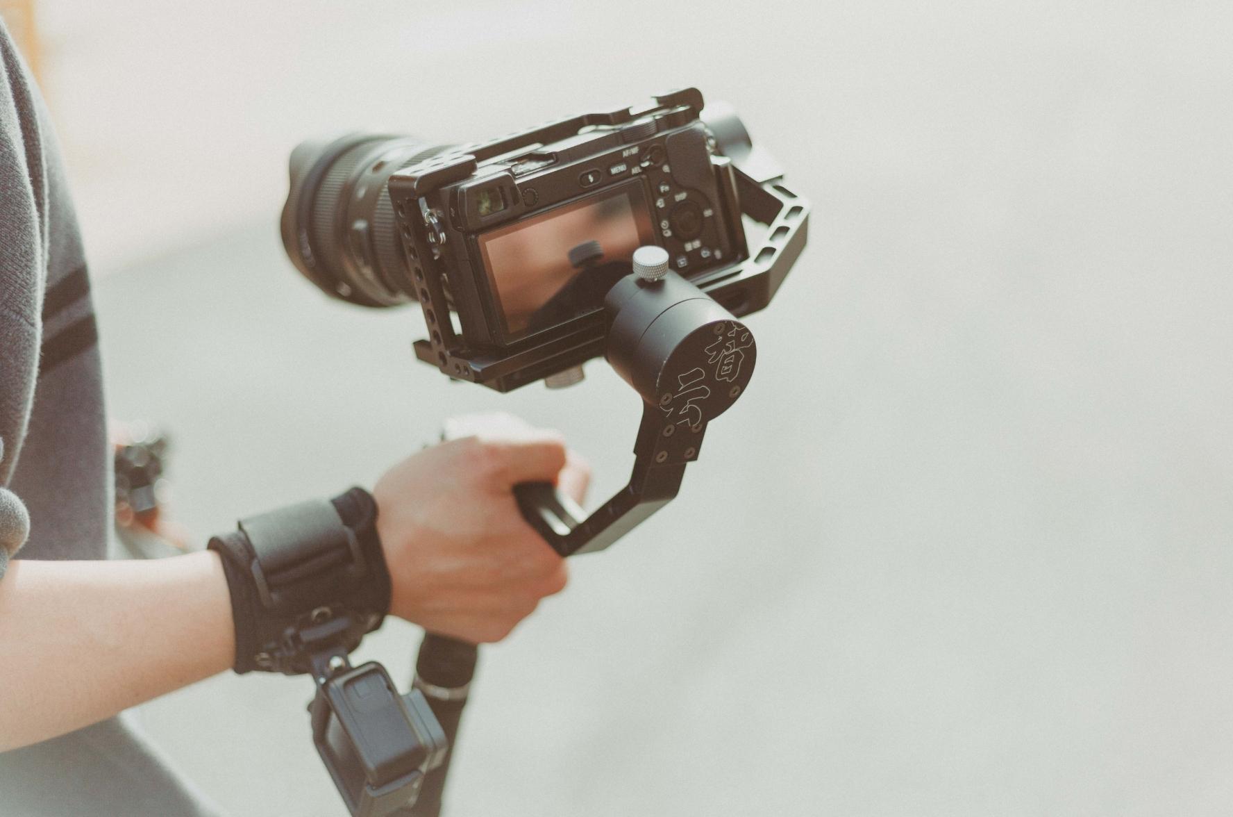 Um kompakt in einem System die Contentpflege, Umsetzung und Auswertung von Videokampagnen möglich zu machen, eignet sich die Video Tracking Plattform.