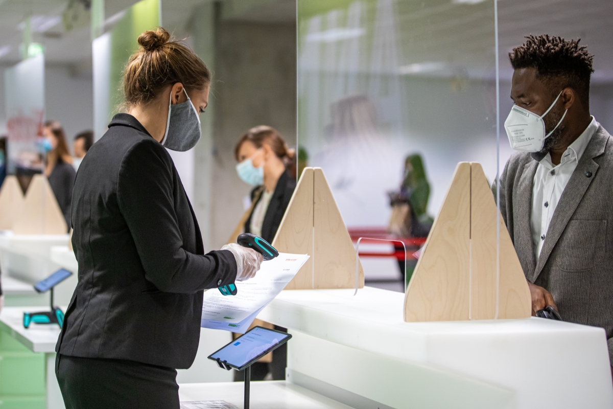 Wir unterstützen Veranstalter und Eventagenturen dabei, dass ihr Event ein erfolgreiches Erlebnis für alle Beteiligten wird. Dabei helfen wir, die Abläufe in der Vorbereitung, Durchführung und Nachbereitung ihrer Events optimal zu gestalten.
